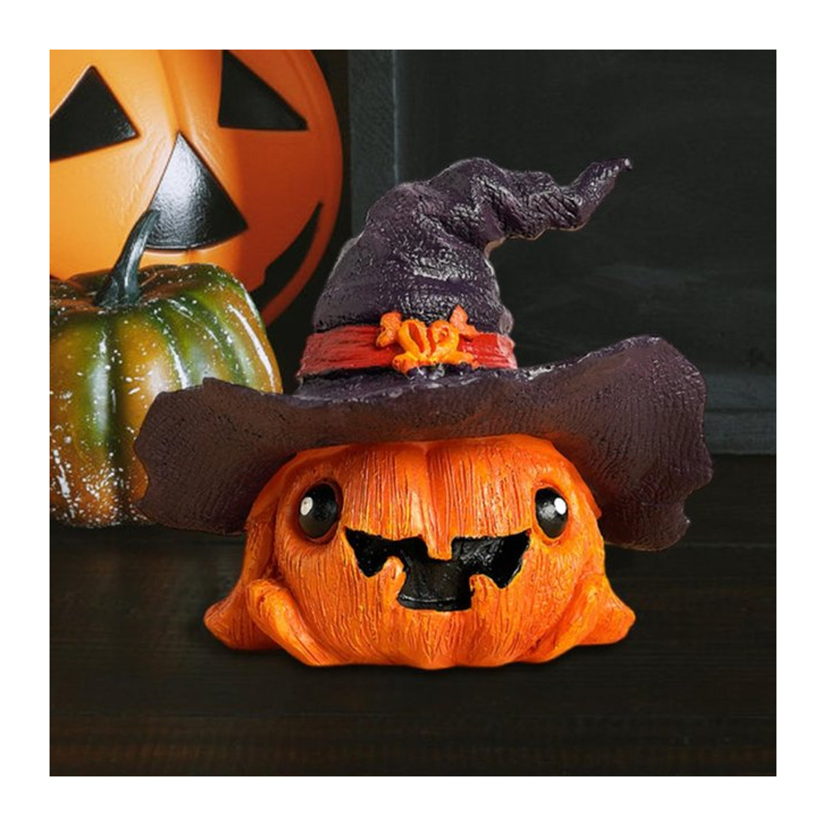 Süße Halloween-Kürbis-Figur aus Kunstharz in Lila und Orange als dekorative Statue für dein Zuhause - Bild 1