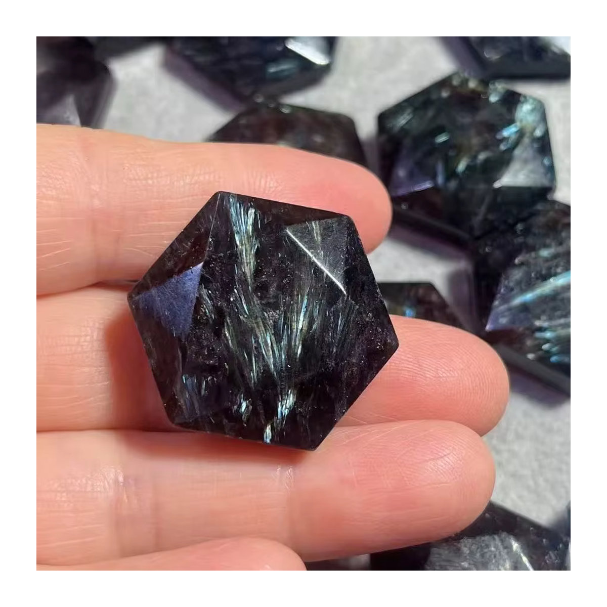 TAIHESJ Natürlicher Amphibole Kristall in Schwarz und Blau als geometrisches Flugzeug-Ornament zur Energiegewinnung - Bild 4