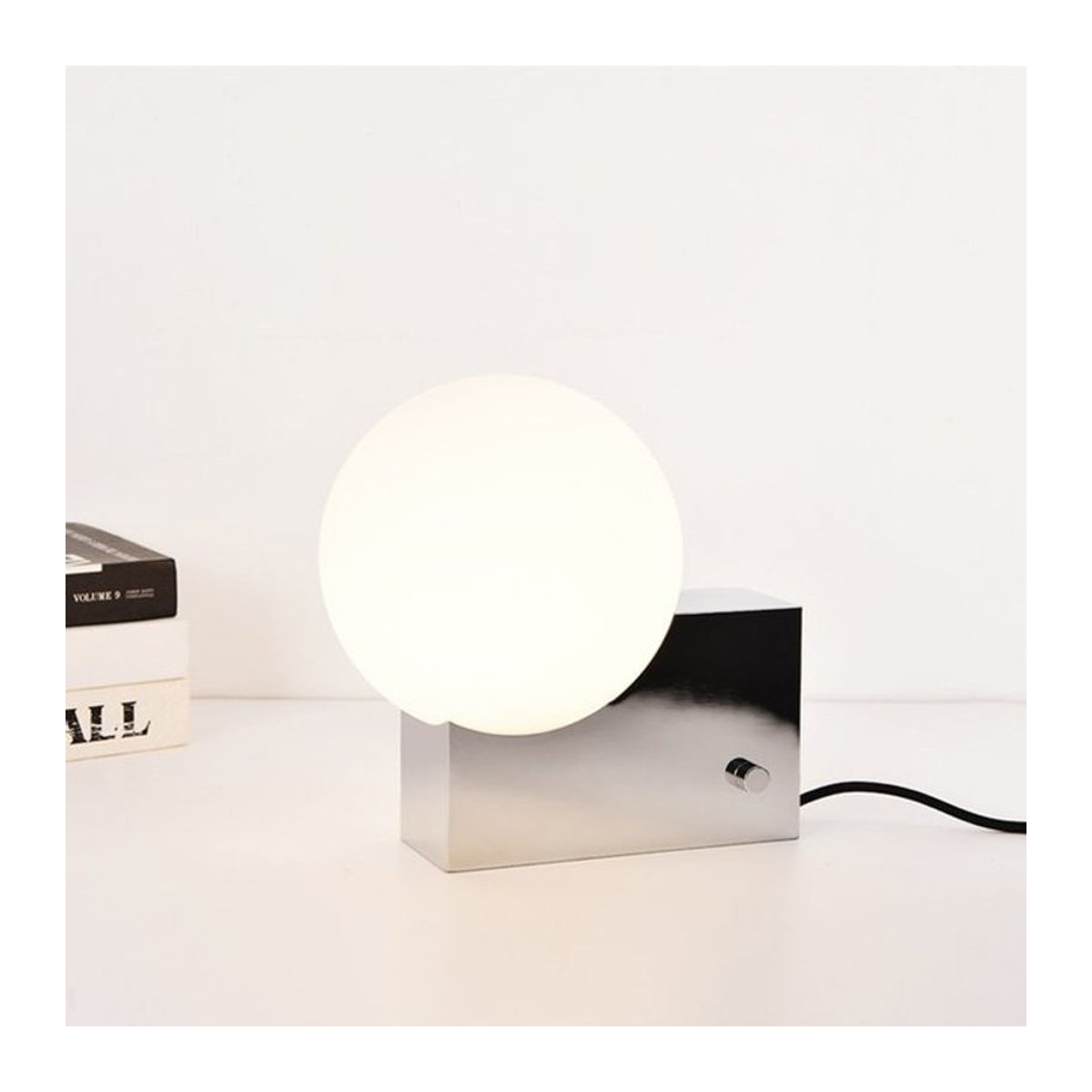 TAONUANSHU Skandinavische Nachttischlampe aus Edelstahl im minimalistischen Design mit dimmbarer warmweißer Beleuchtung zum Augenschutz - Bild 1