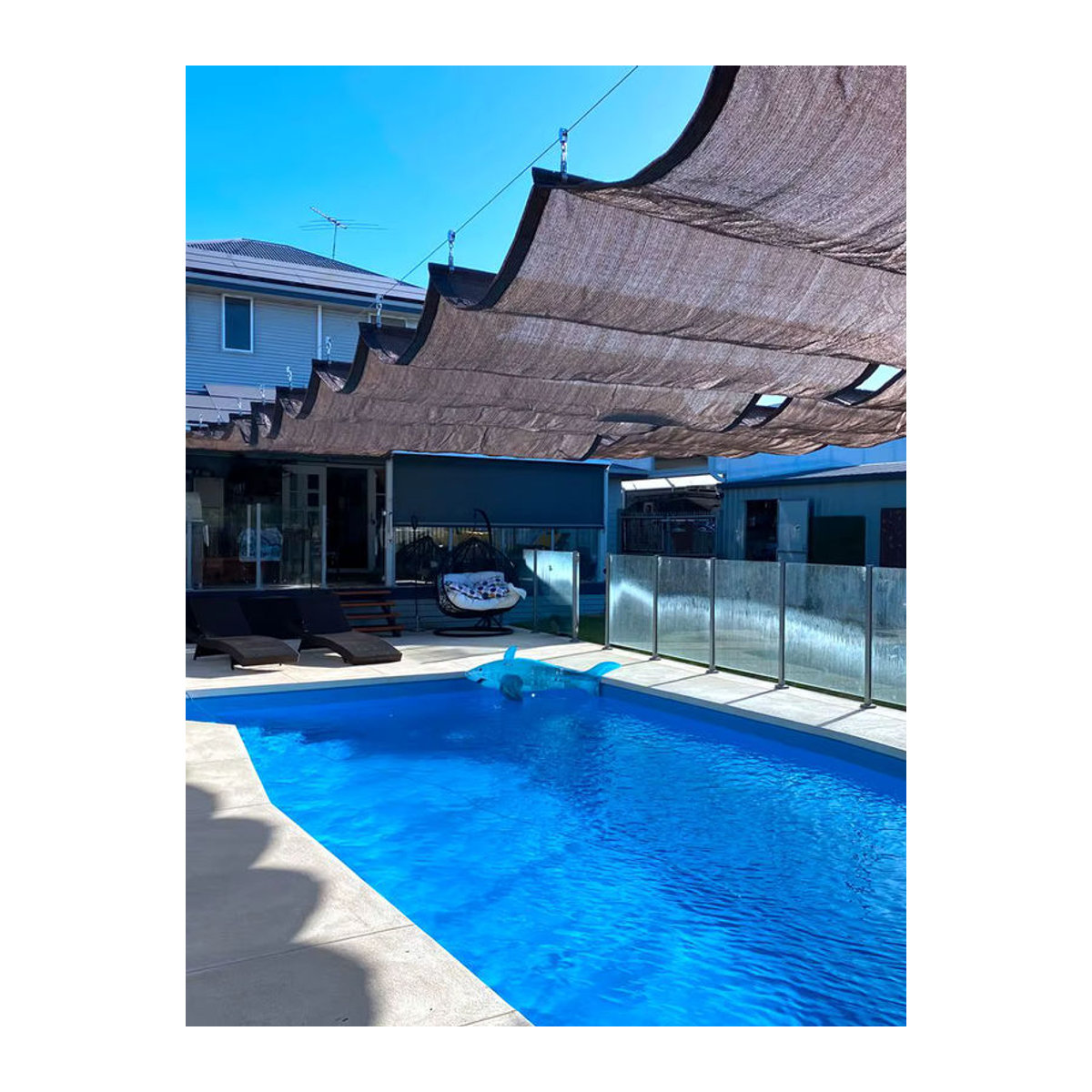 Tewango Sonnensegel aus verdicktem Anti-UV-HDPE-Stoff als einziehbare Wellen-Pergola für Terrasse und Balkon, Beige oder Anthrazit, B: 300 cm, H: 90 cm - Bild 7