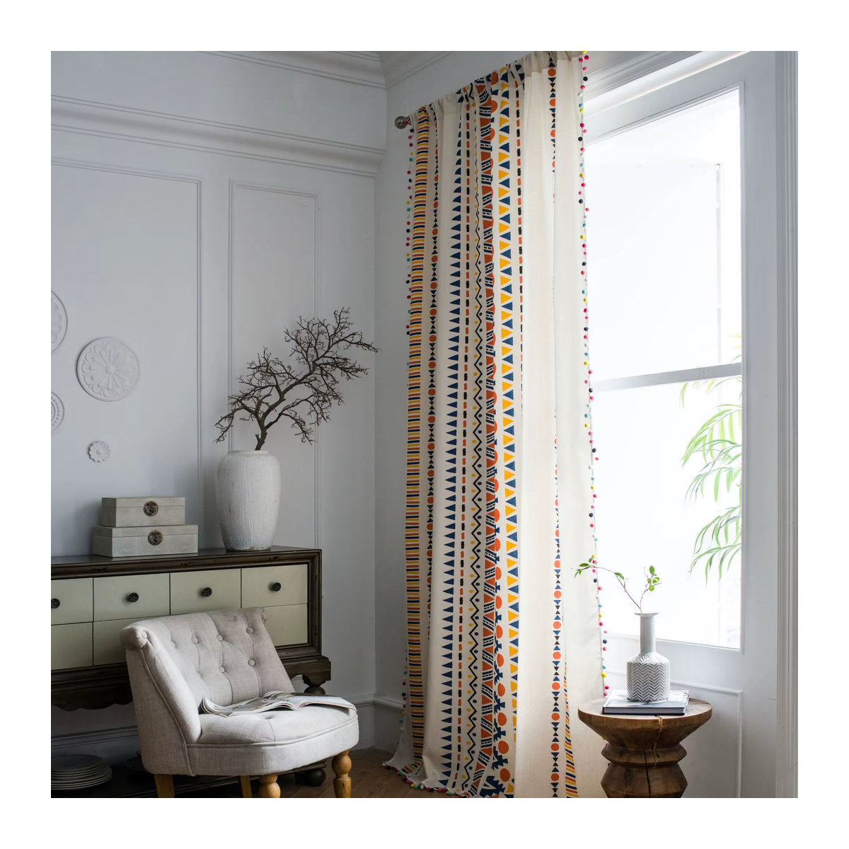 Textipion Halbtransparente Fenstervorhänge aus Baumwoll-Leinen mit geometrischem Muster und Pompon-Besatz in Orange und Weiß - Bild 2