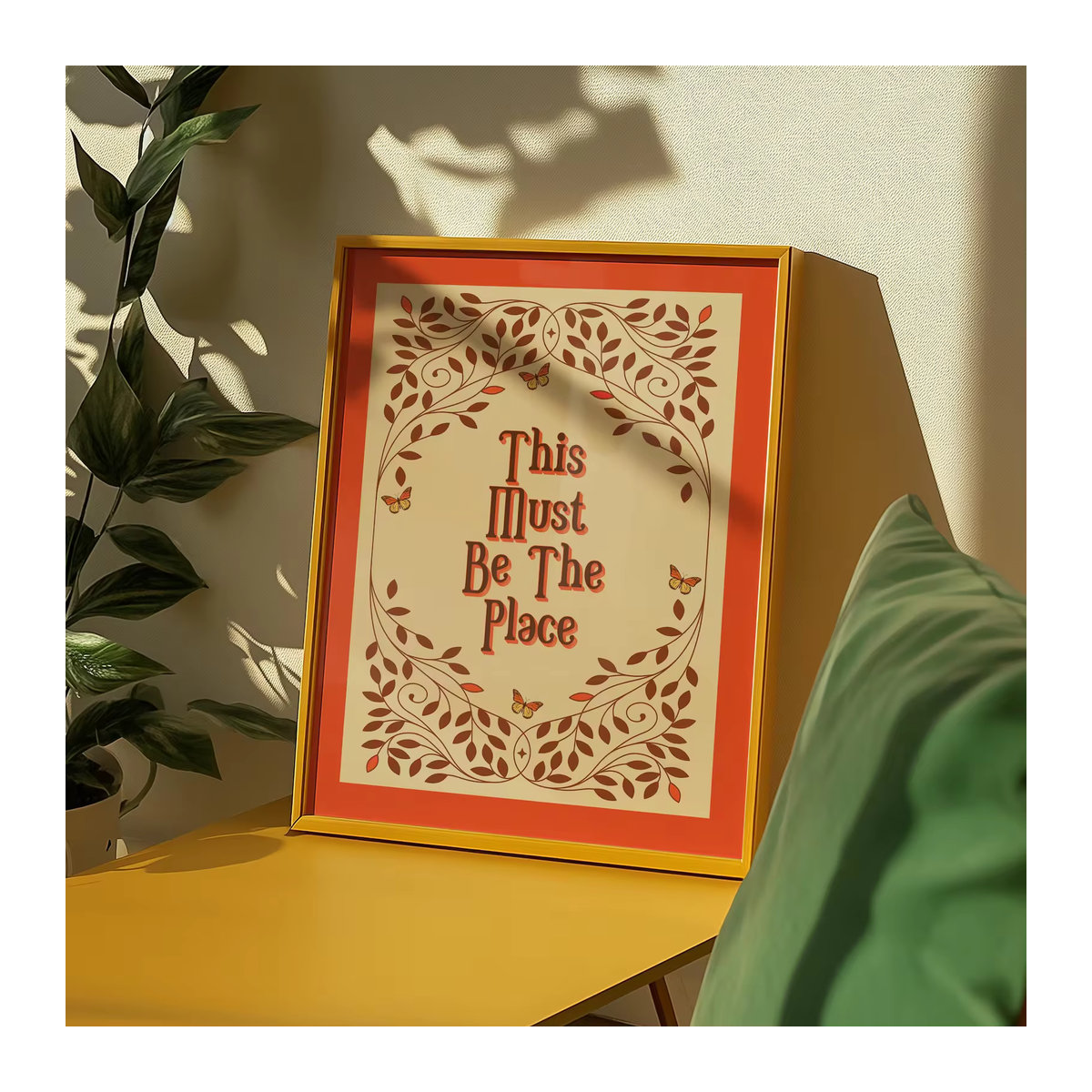 This Must Be The Place Retro Wandkunst Print in Orange mit Typografie und floralen Elementen im Vintage-Stil - Bild 4