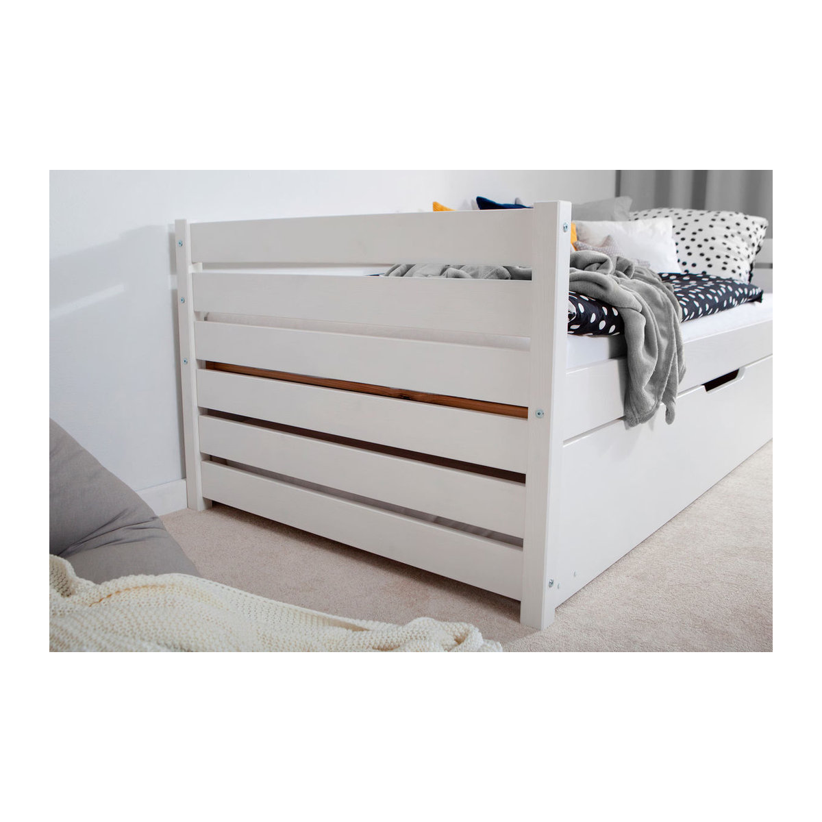 TICAA Schlafsofa Naomi mit Ausziehbett in Weiß, modern und minimalistisch - Bild 1