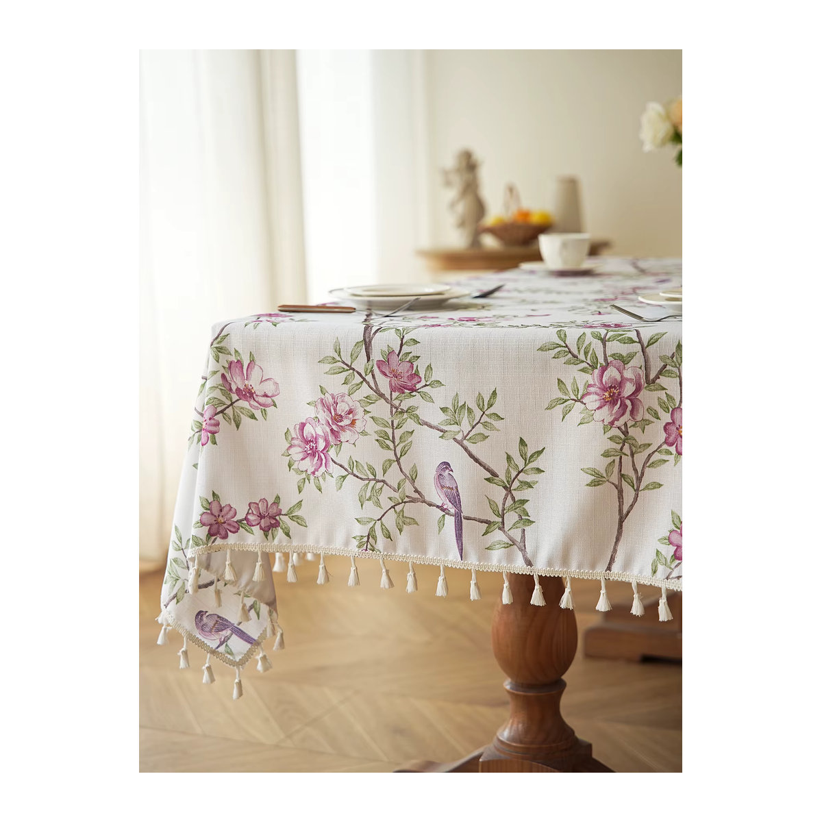 Tischdecke aus Kunstleinen mit Blumen-, Vogel- und Quastenmuster in Lila und Weiß - Bild 5