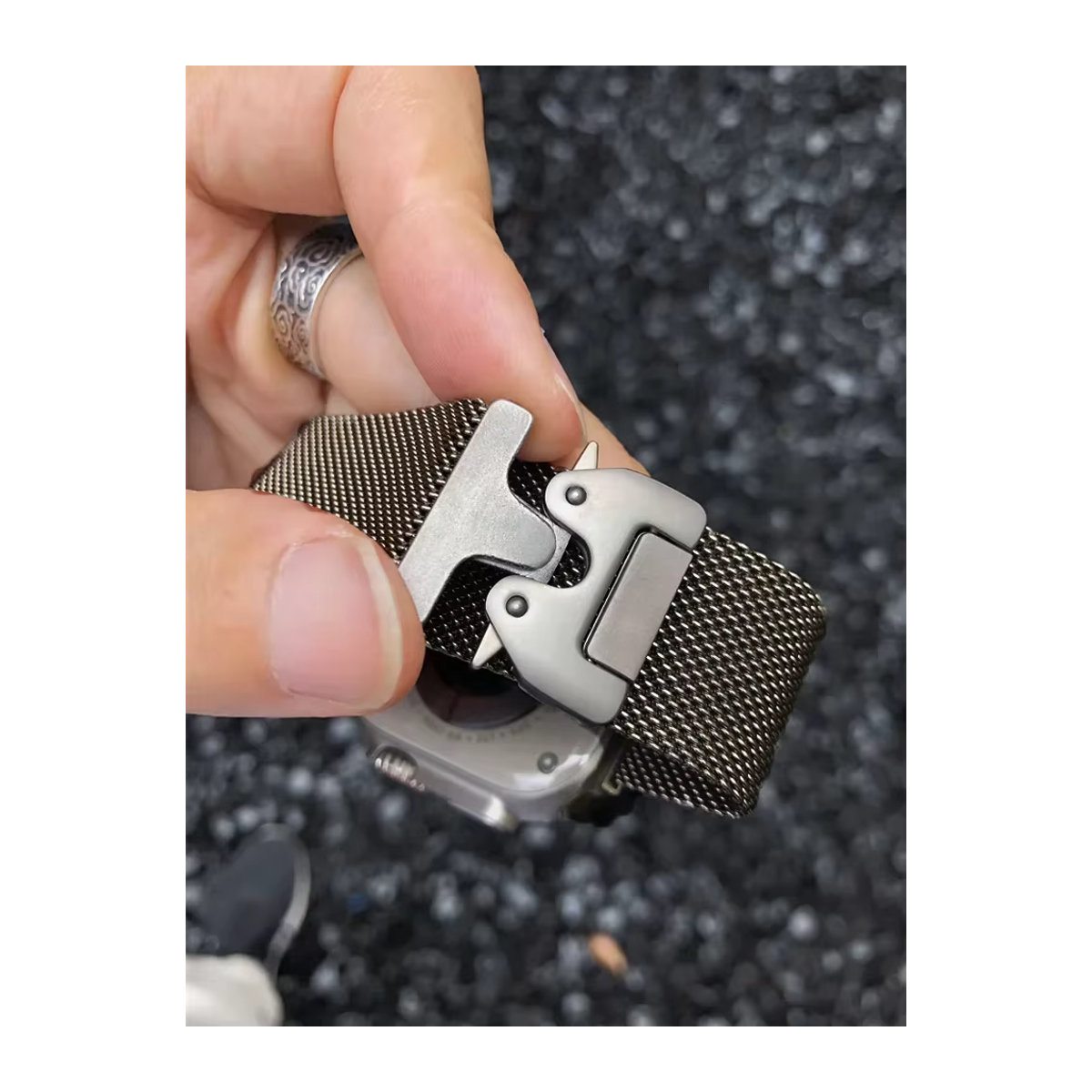 Titan Milanese Loop Armband für Apple Watch Serie 10, 9, 8, 7, 6, SE, Ultra 2, Farbe: Silber - Bild 2
