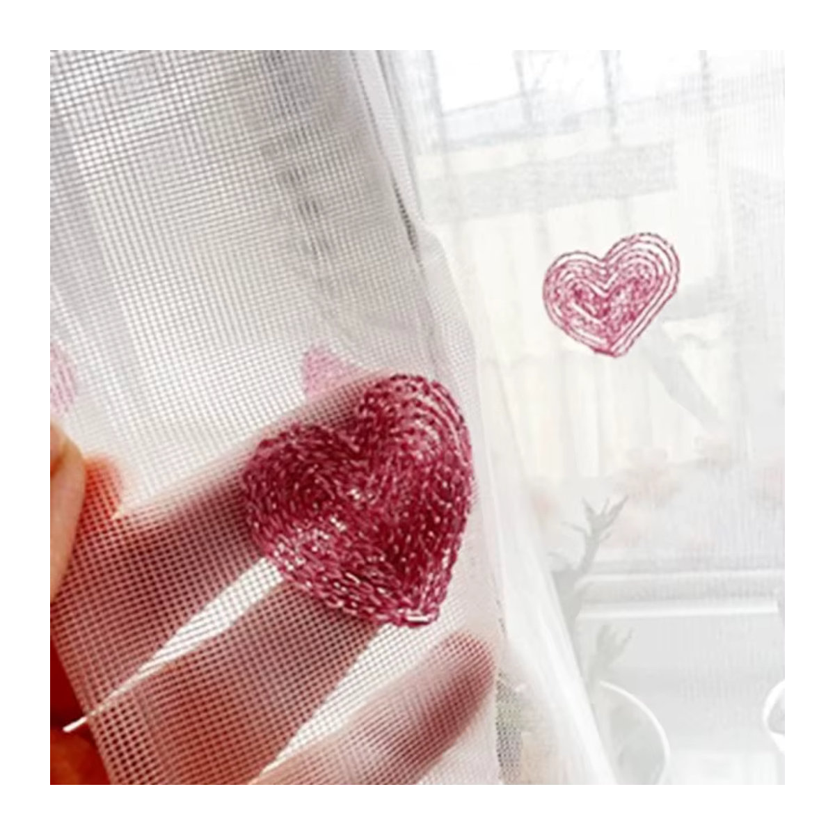 Tiyana Tüll-Vorhang im koreanischen Prinzessinnen-Stil mit pinken Herz-Stickereien, weiß und transparent - Bild 3
