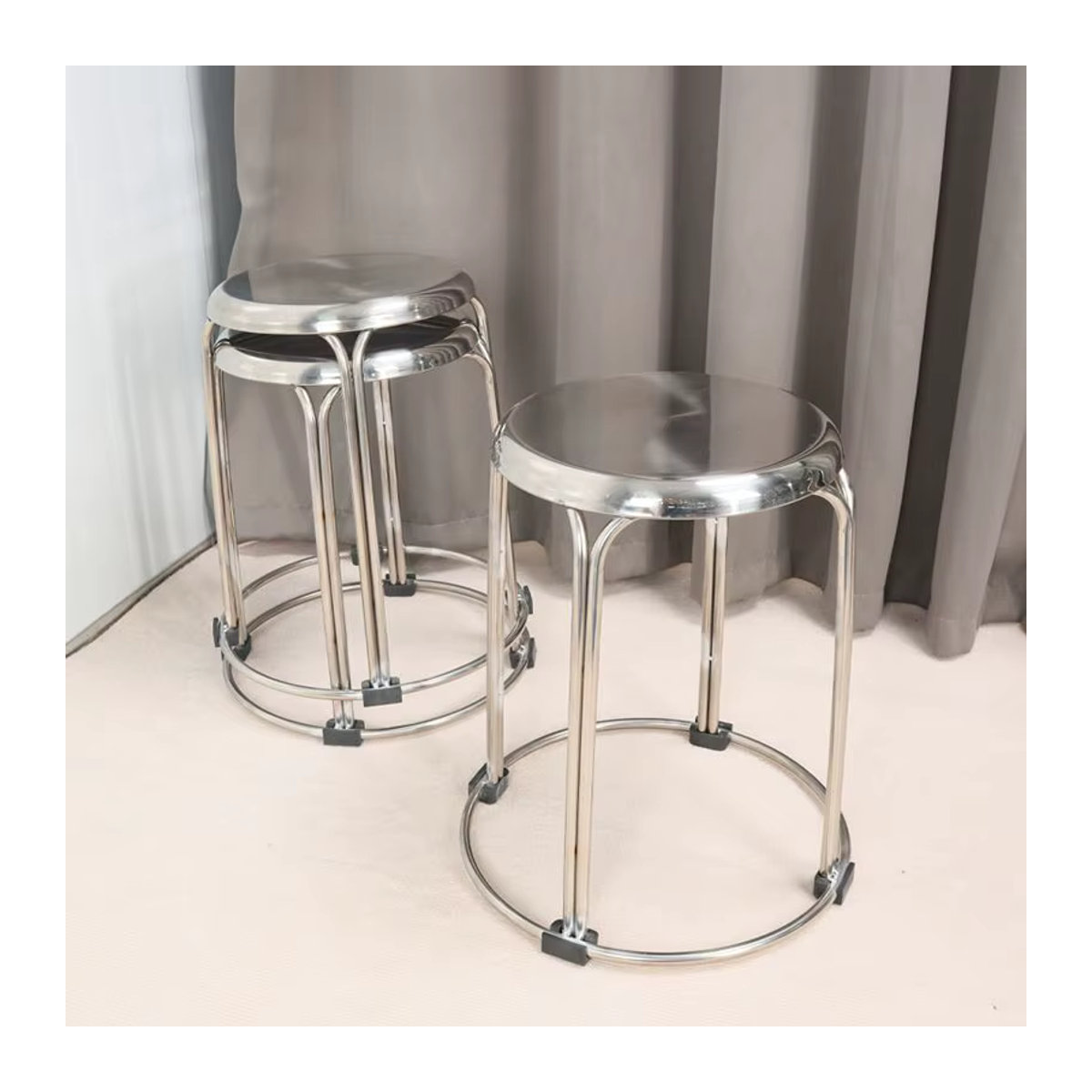 Tommy You Esszimmerhocker aus Edelstahl in Silber, minimalistischer runder Metallhocker stapelbar - Bild 3