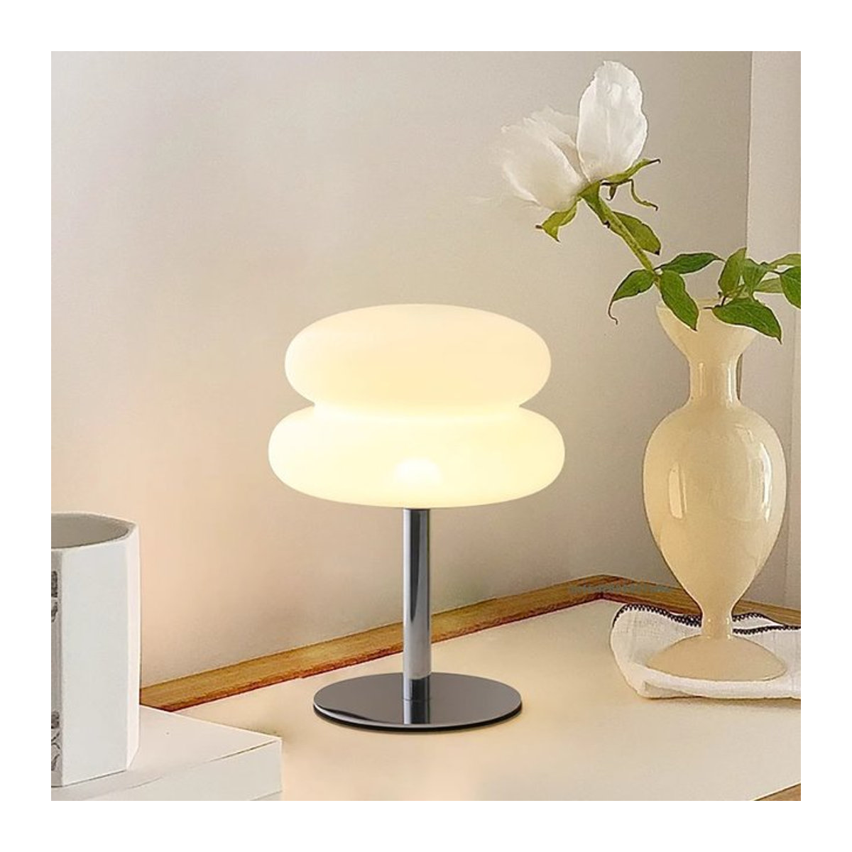 Topwinson LED Pilz Tischlampe in Weiß für Schlafzimmer und Wohnzimmer mit USB-Anschluss - Bild 1