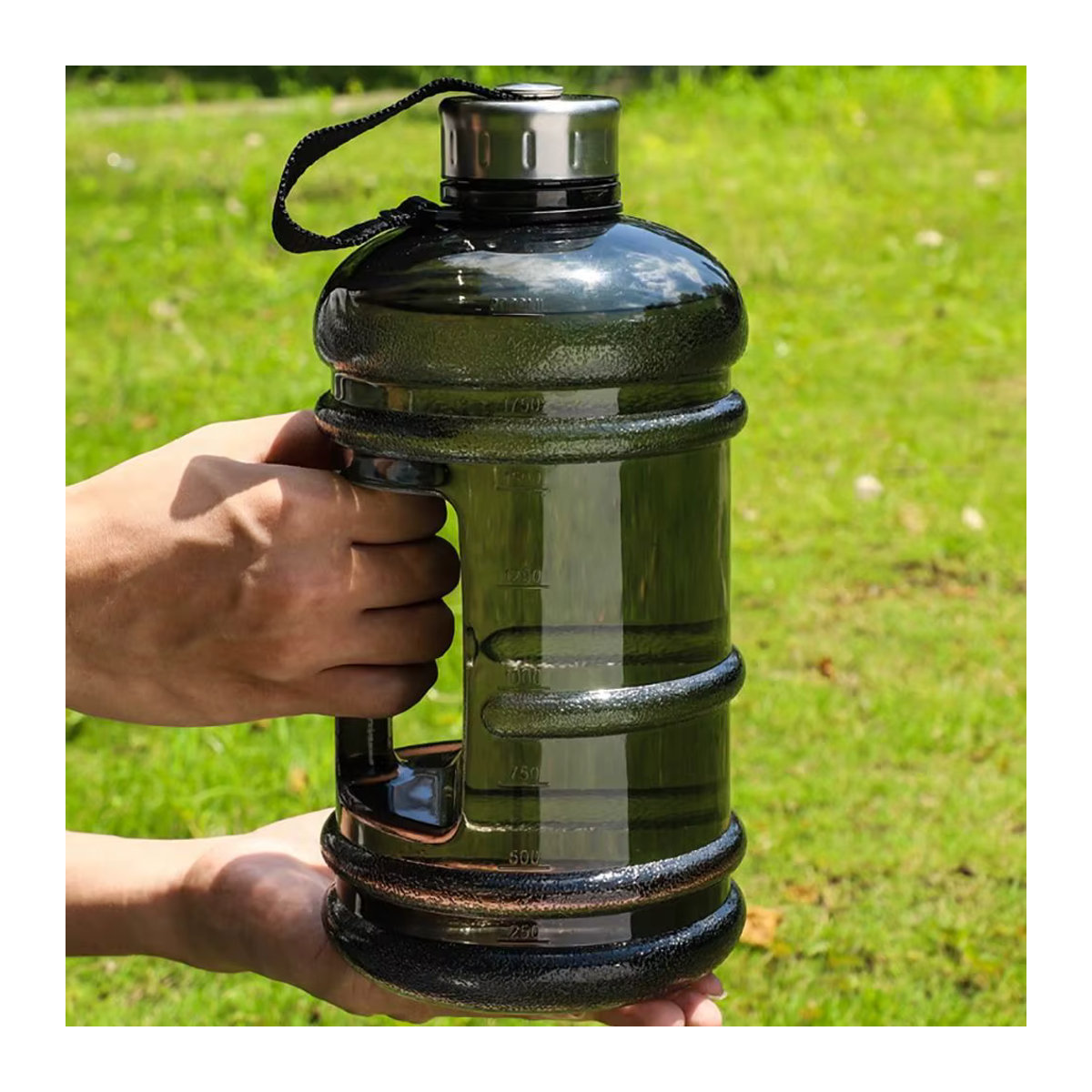 Tragbare PETG Sport Trinkflasche mit Griff und 2l Fassungsvermögen in Schwarz und Transparent - Bild 4