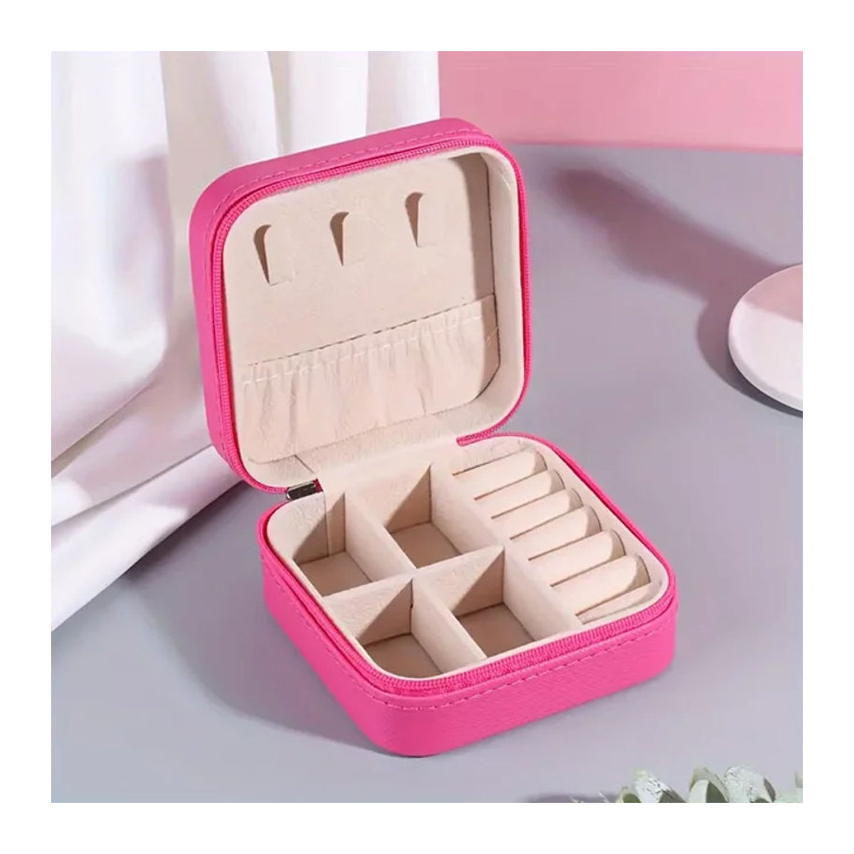 Tragbare Schmuckschatulle aus Kunststoff in Rosa mit minimalistischem Design - Bild 1