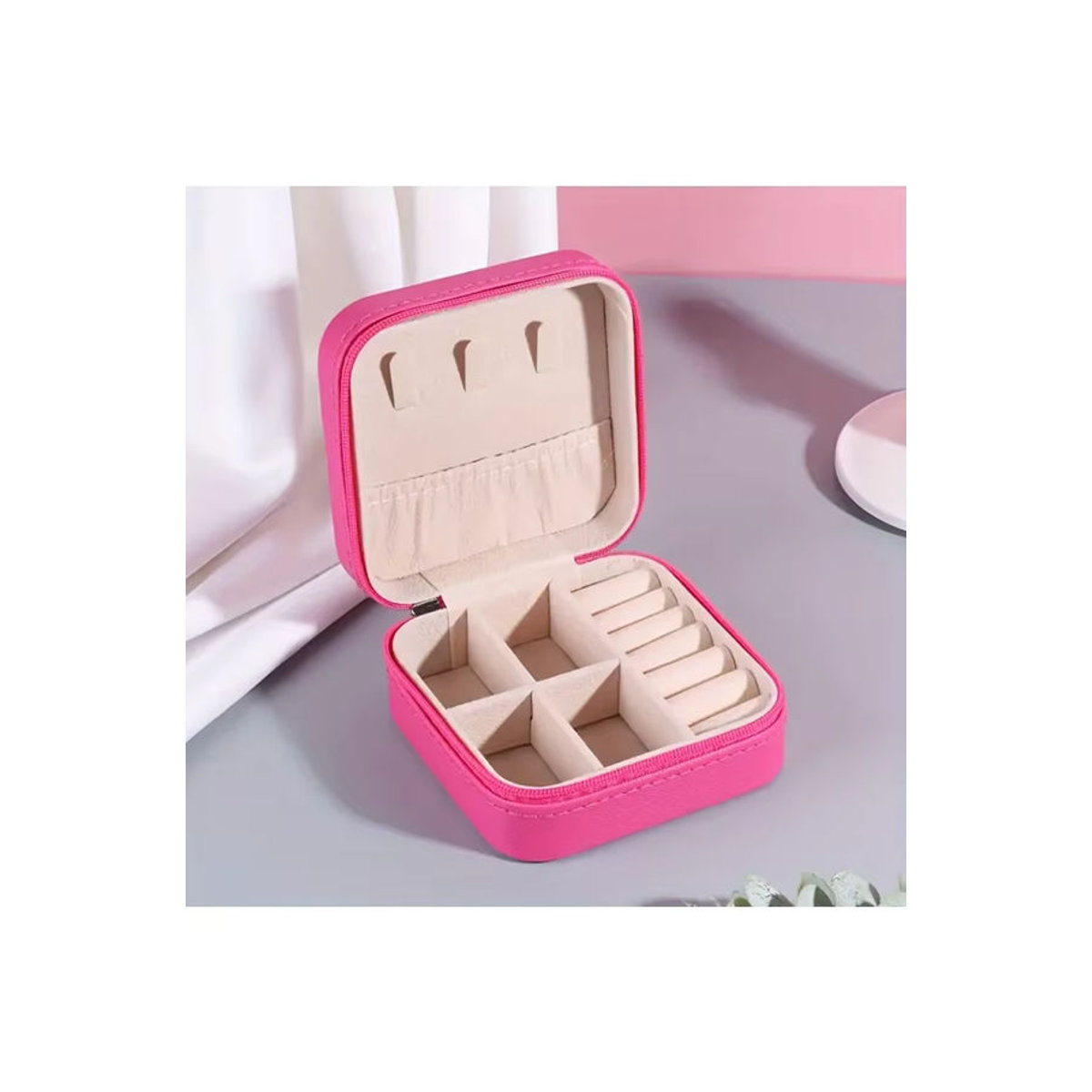 Tragbare Schmuckschatulle aus Kunststoff in Rosa mit minimalistischem Design - Bild 5