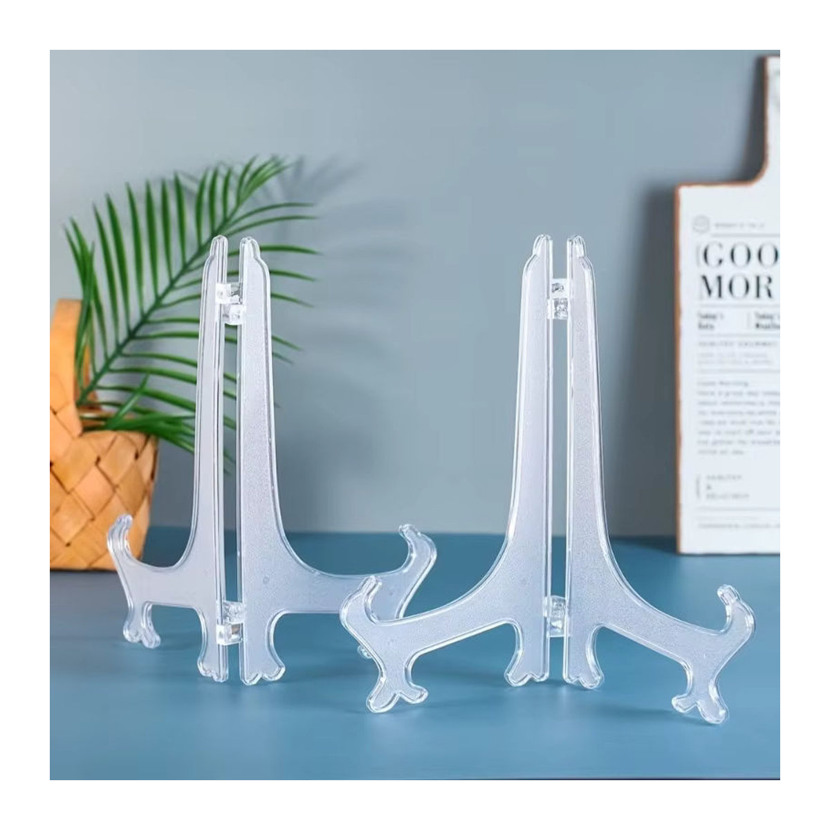 Transparente Acryl-Staffeleien aus Kunststoff als minimalistische Präsentationsständer für Fotos, Bilderrahmen oder Dekoration bei Hochzeiten - Bild 2