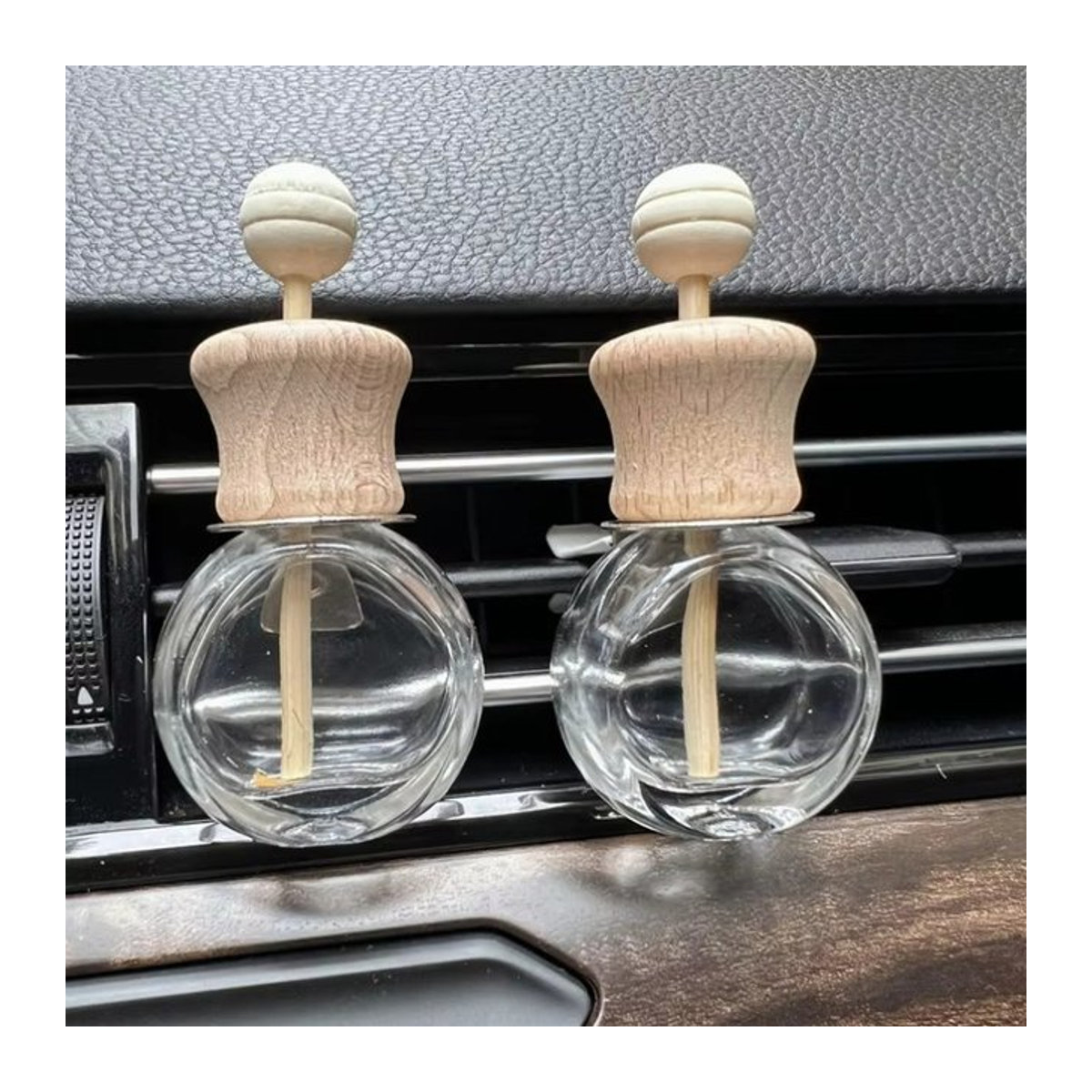 Transparenter Glas Flaschen Lufterfrischer als hängender Aromatherapie Diffusor für dein Auto - Bild 1