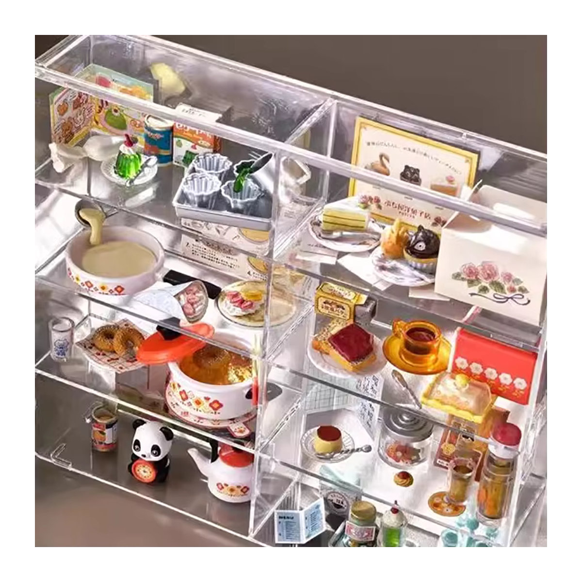 Transparentes Mini Food und Play Display Regal aus Kunststoff zur Aufbewahrung kleiner Flaschen und Weinflaschen - Bild 2