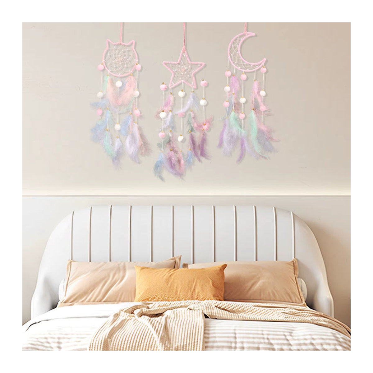 Traumfänger Wanddekoration in Rosa und Mehrfarbig mit Federn, Sternen und Mond im Bohemian-Stil für Kinderzimmer - Bild 3
