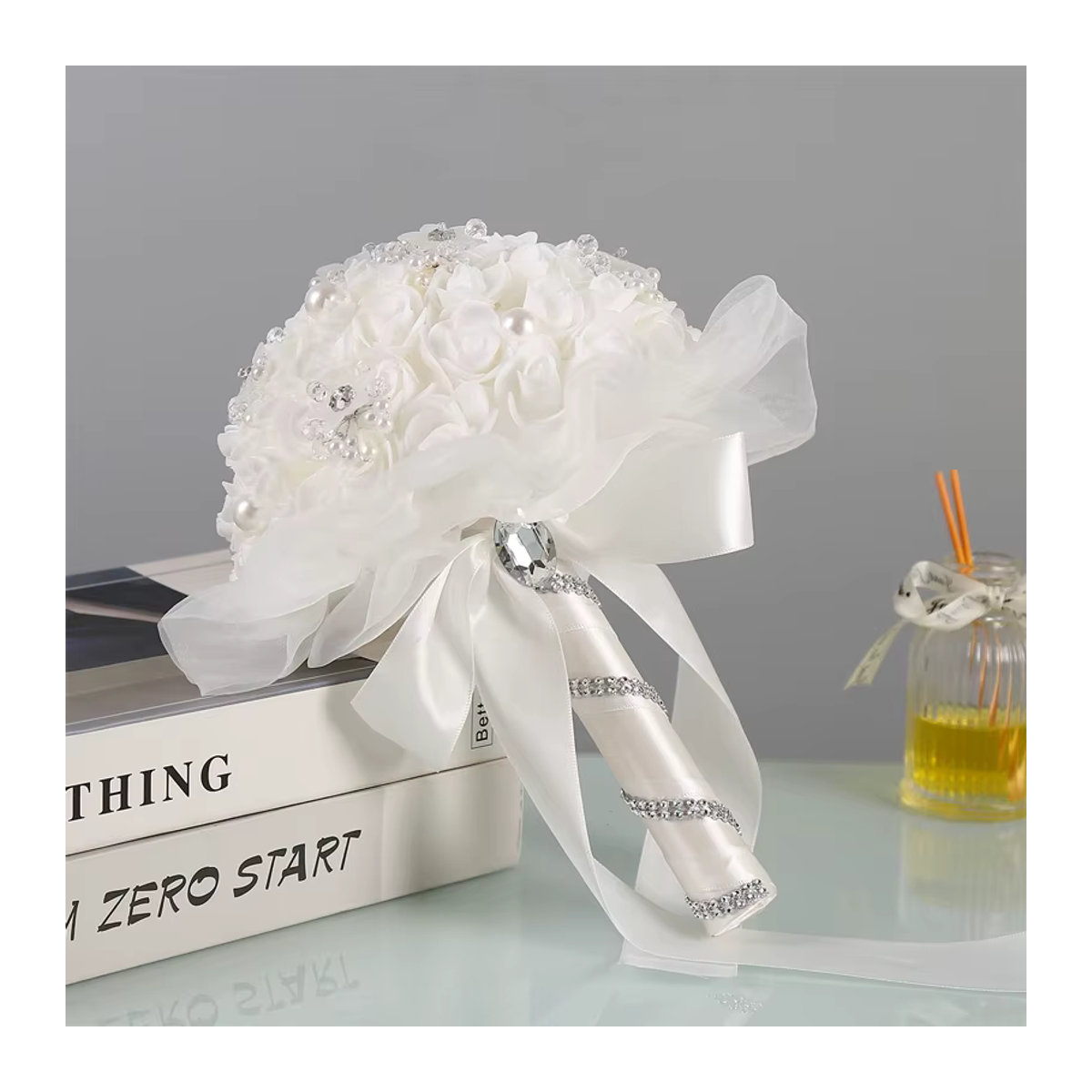 TRUE LOVE GIFT Künstlicher Brautstrauß mit weißen Rosen aus Textil für Hochzeiten und Partys - Bild 4