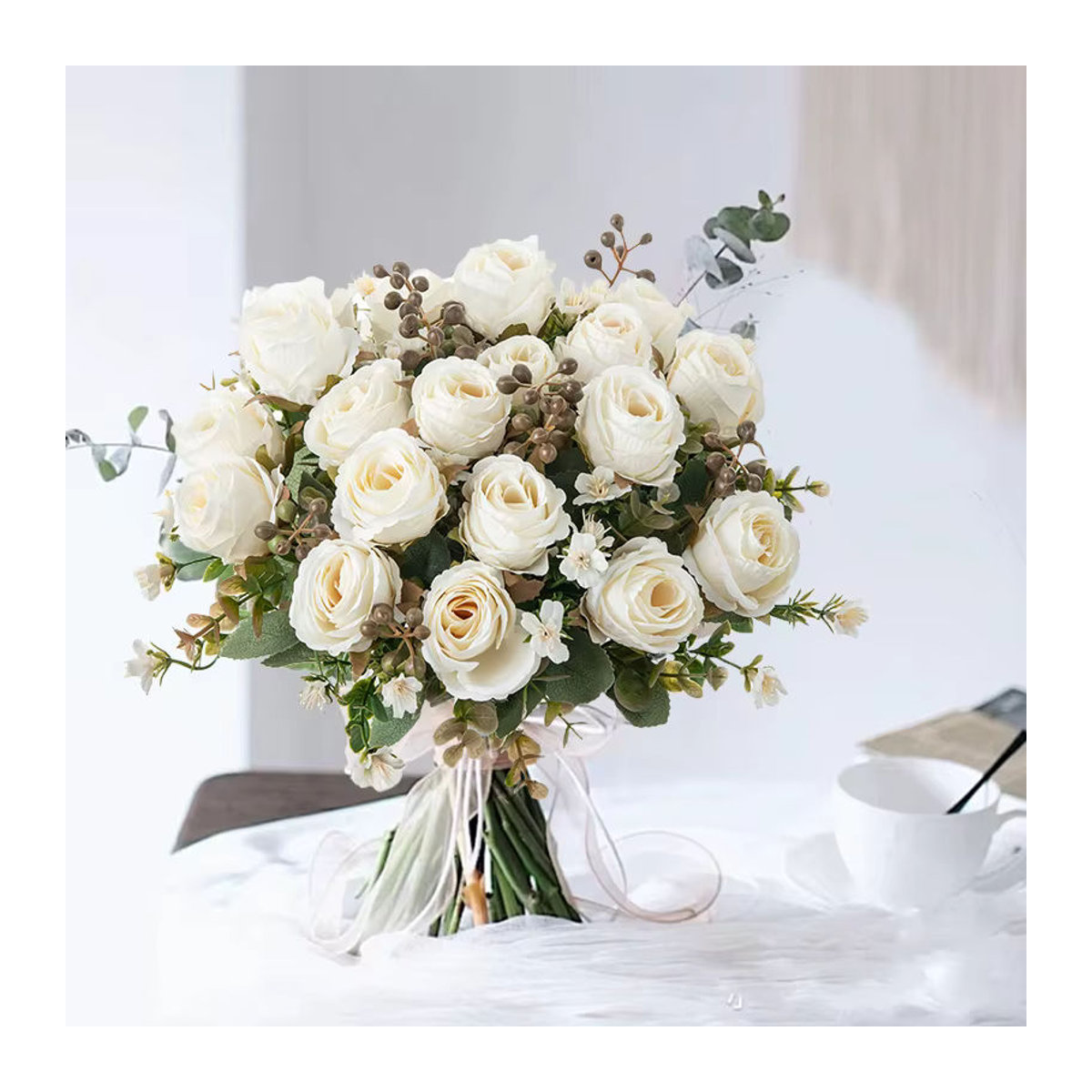 TTCY Künstliche Seidenrosen in Weiß als Brautstrauß oder Dekoration für Vase und Garten - Bild 2