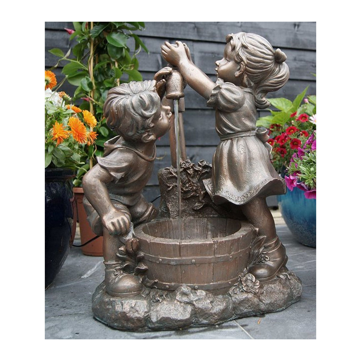 Ubbink AcquaArte Memphis Gartenbrunnen Set Kinder am Brunnen aus Kunstharz in Braun, H: 64 cm, B: 47 cm, T: 26,5 cm - Bild 2