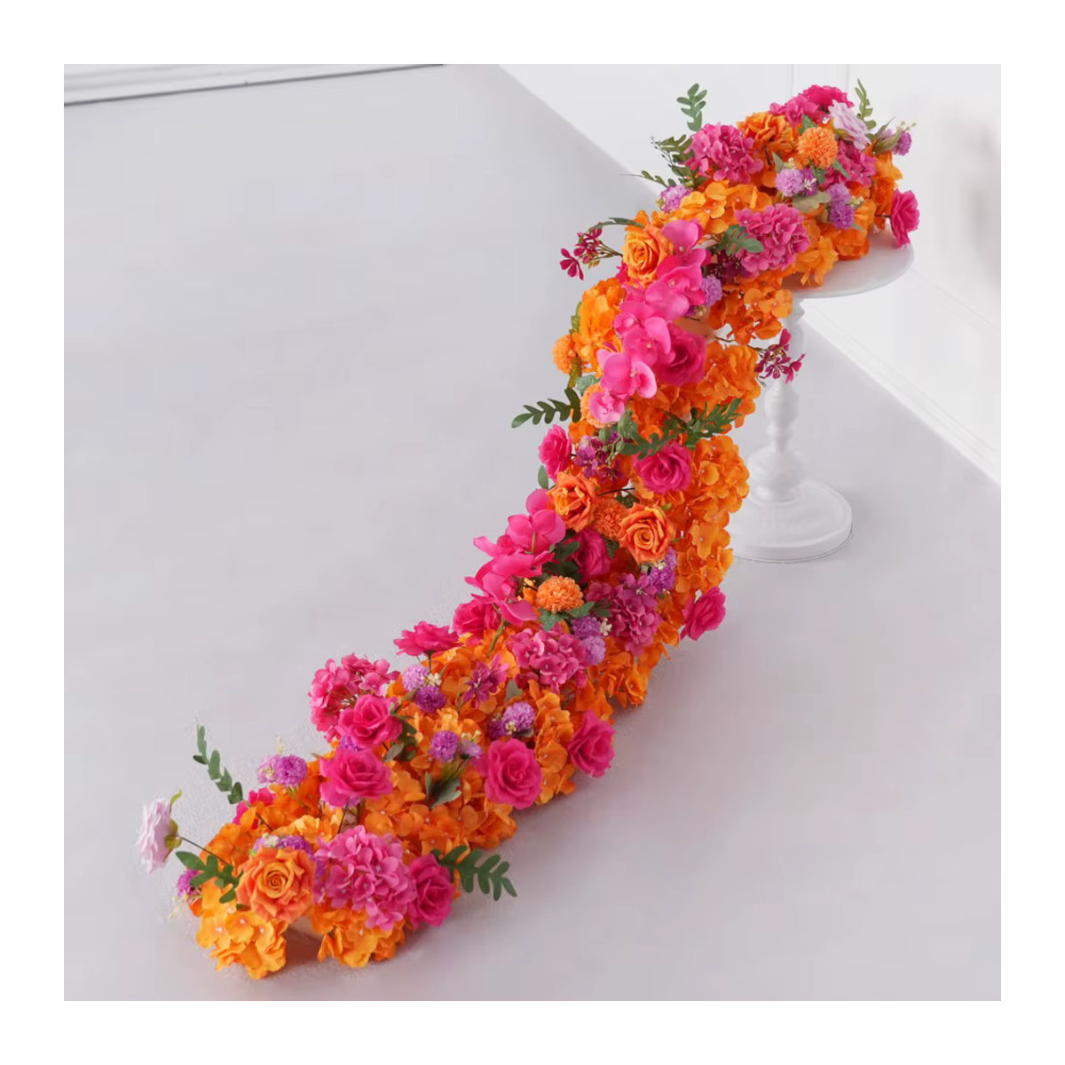 Uflower Künstliche Blumen Girlande aus Rosen und Pfingstrosen in Rot und Orange für Hochzeit und Tischdekoration - Bild 3