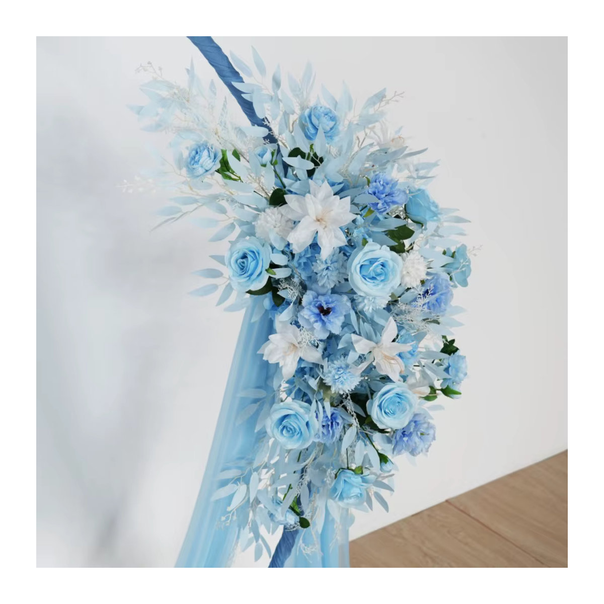 Uflower Künstliche Blumen Girlande mit blauen Rosen und Ahornblättern für Hochzeiten und Party-Dekorationen, H x B: 45 x 40 cm - Bild 3