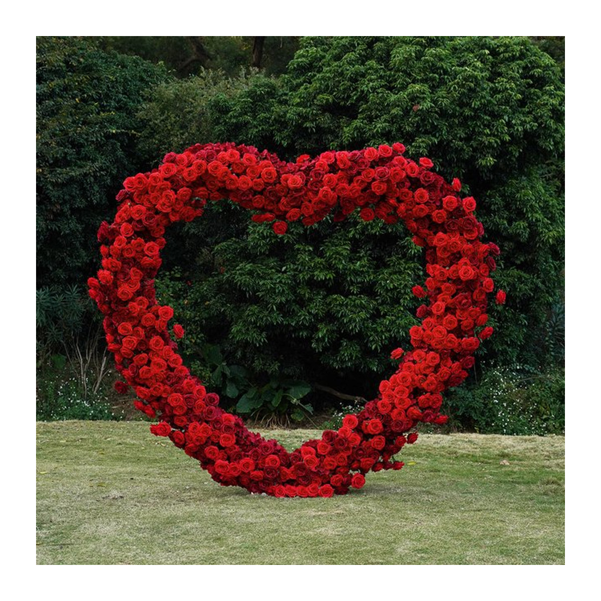 Uflower Künstliches Rosen-Blumenarrangement in Rot mit Textilbasis für Hochzeiten und als Herzförmiger Bogen-Rahmen oder Bühnen-Blumenwand - Bild 1