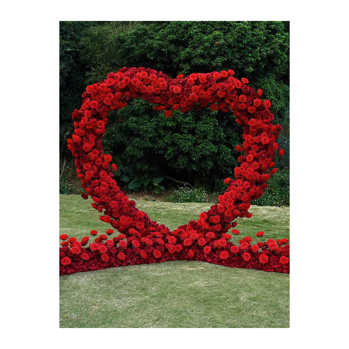 Uflower Künstliches Rosen-Blumenarrangement in Rot mit Textilbasis für Hochzeiten und als Herzförmiger Bogen-Rahmen oder Bühnen-Blumenwand - Bild 5