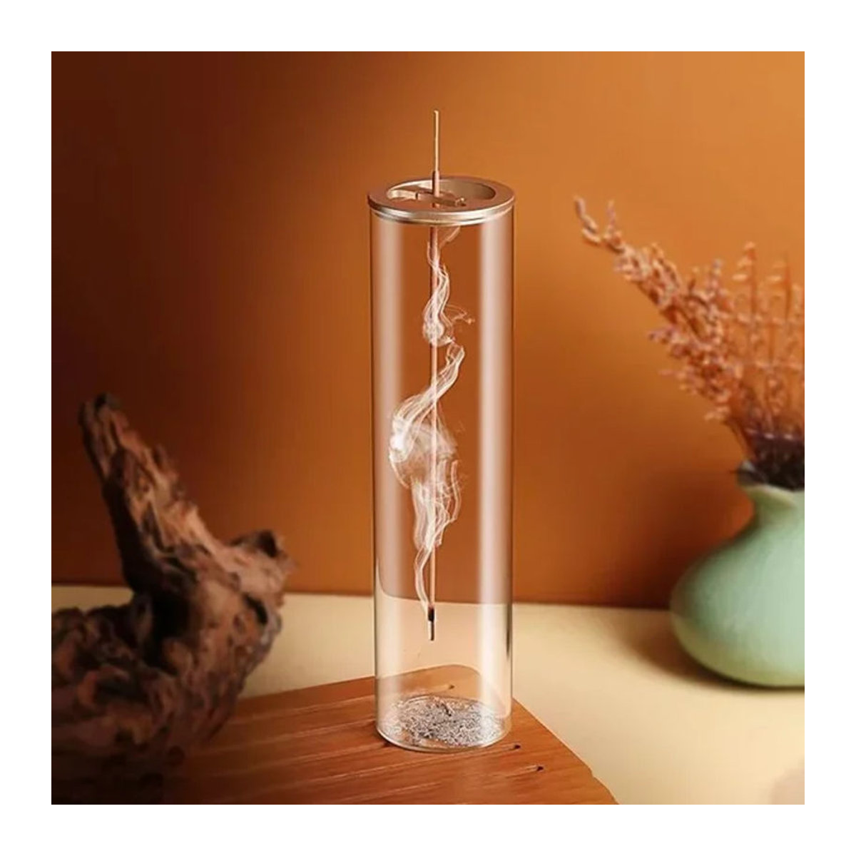 Umgedrehter Räucherstäbchenhalter mit Metallclip und transparenter Glasbasis als hängender Hängebrenner für Zen-Dekoration und Meditation - Bild 1