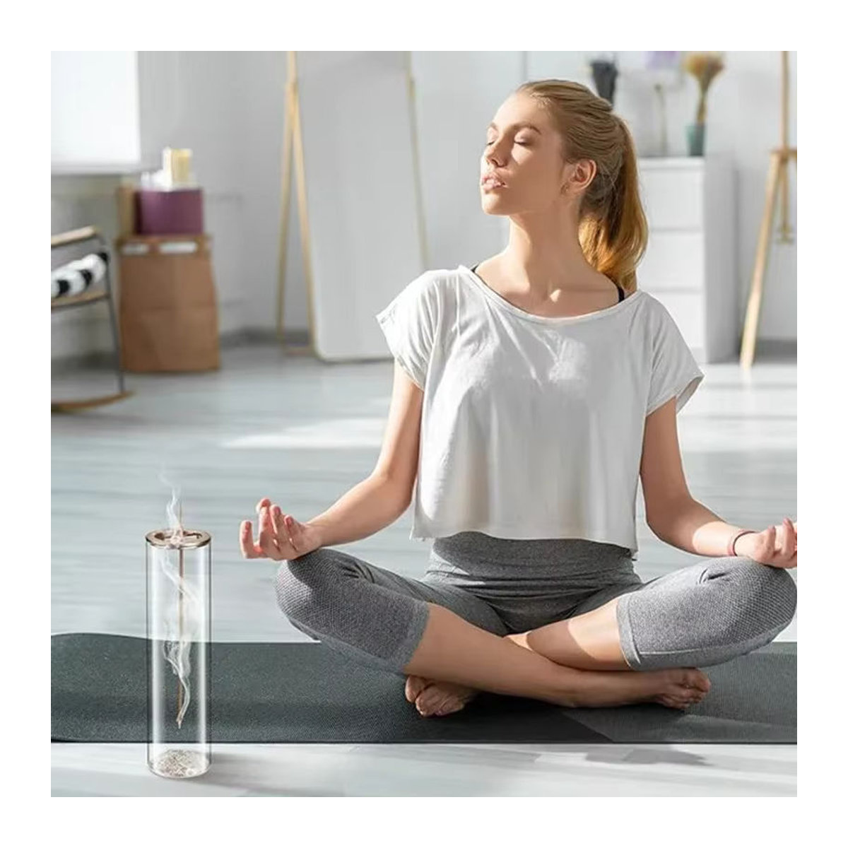 Umgedrehter Räucherstäbchenhalter mit Metallclip und transparenter Glasbasis als hängender Hängebrenner für Zen-Dekoration und Meditation - Bild 5