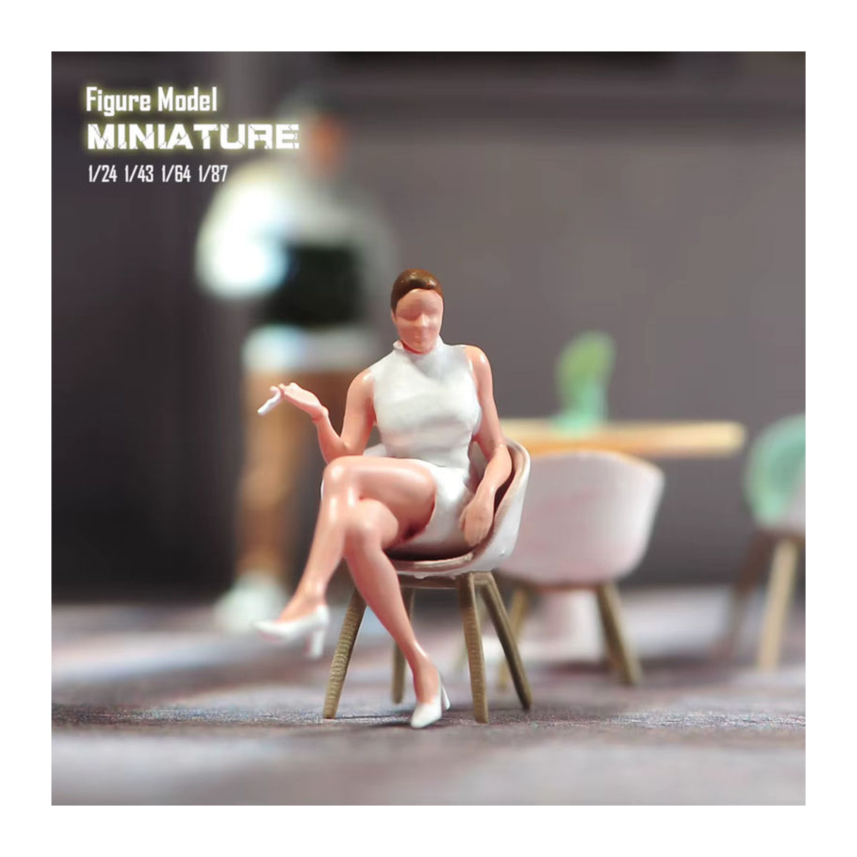 Unbemalte Miniatur-Figur einer sitzenden rauchenden Frau in Weiß für deine Szendekoration von MAK - Bild 2