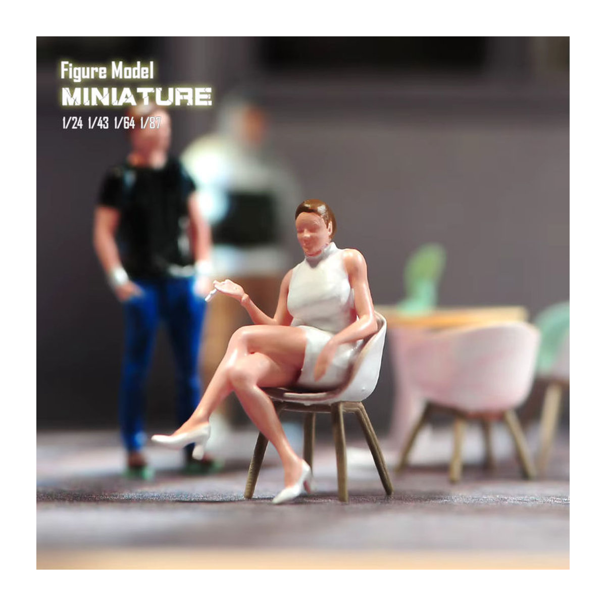 Unbemalte Miniatur-Figur einer sitzenden rauchenden Frau in Weiß für deine Szendekoration von MAK - Bild 3