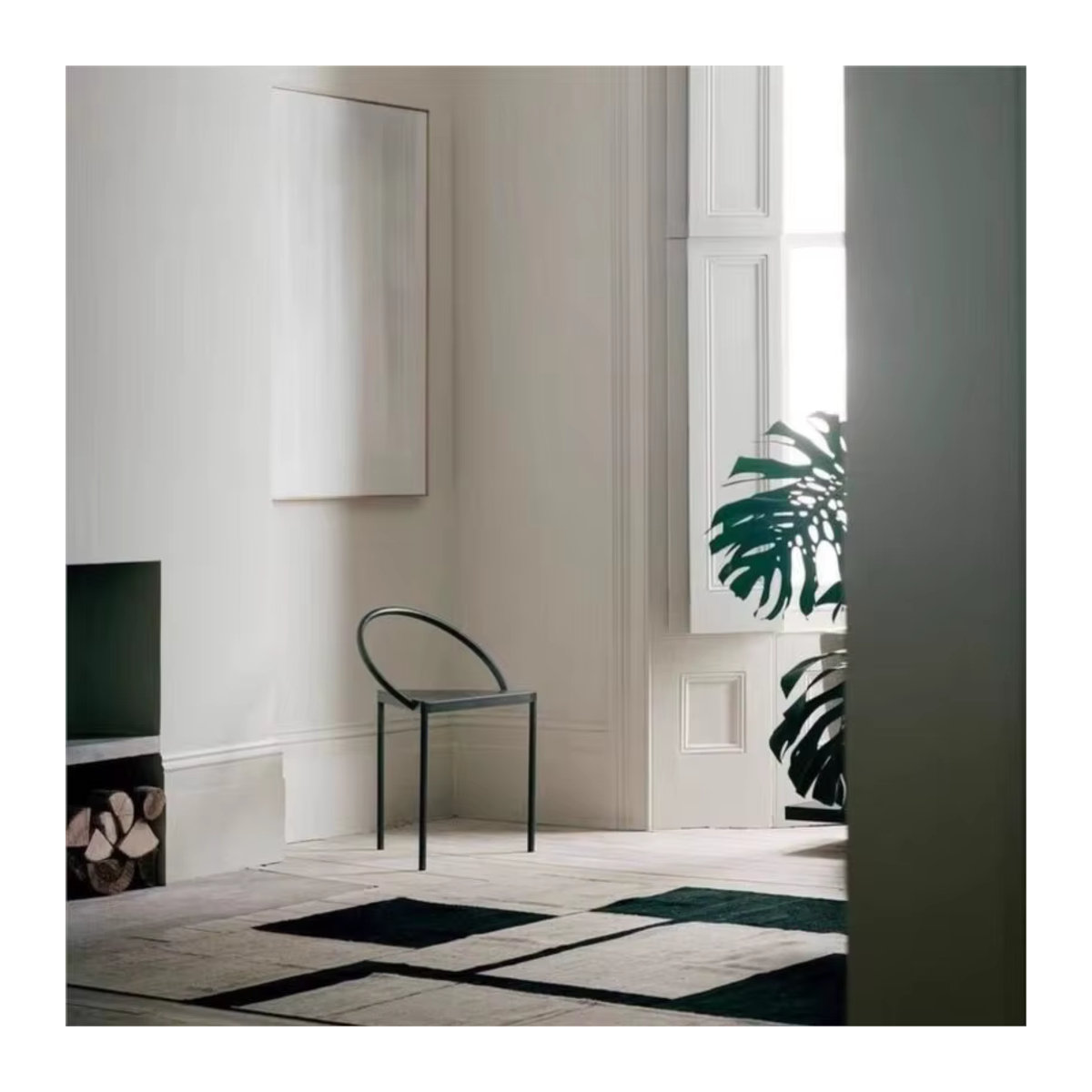 UOSU Moderner Barhocker aus Metall in Schwarz oder Alufarben mit minimalistischem Dreieck-Design - Bild 2