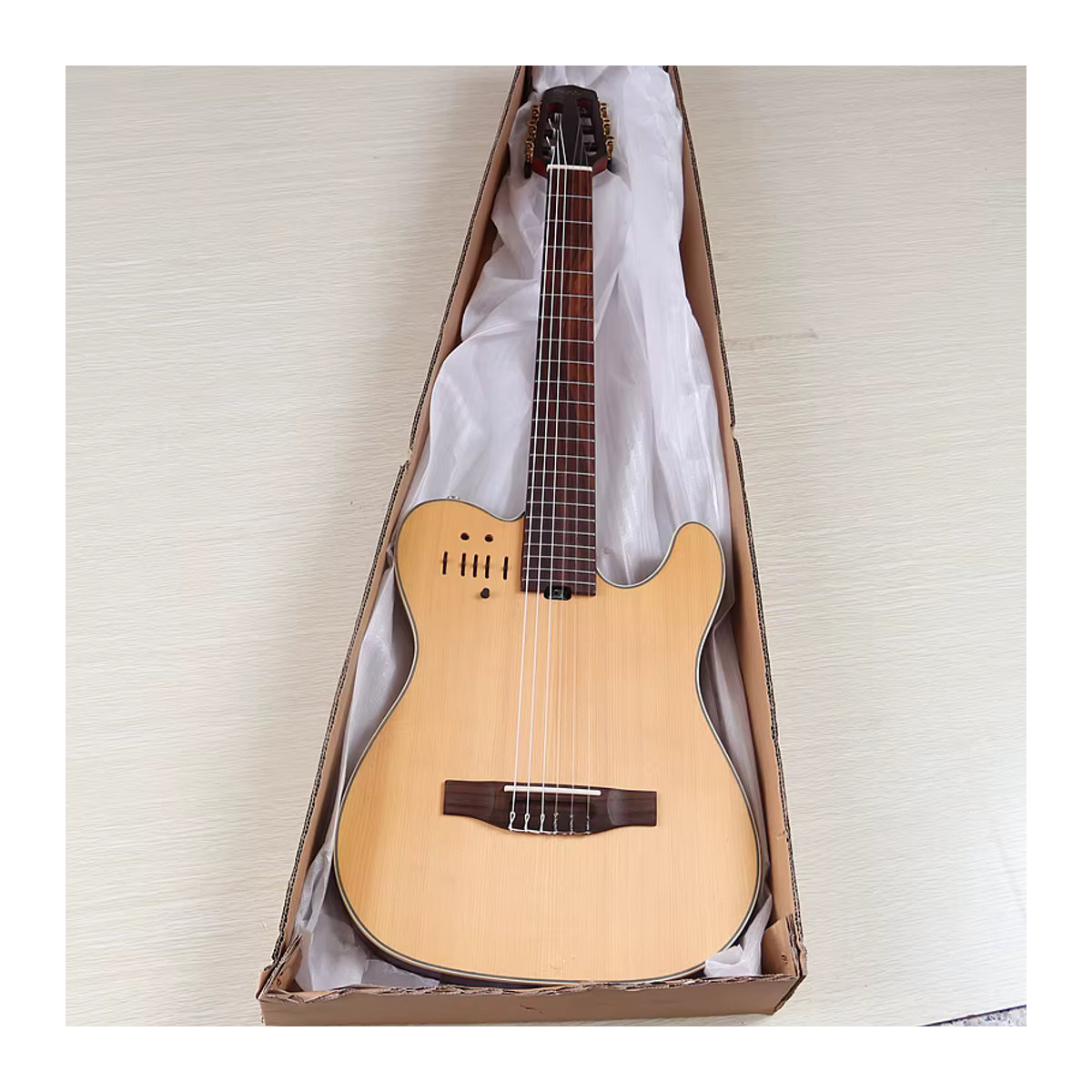 V-glorify Klassische Silent Gitarre 39 Zoll in Braun mit massivem Fichtenoberteil und Okoume-Holzrücken inklusive Aufnahme - Bild 4