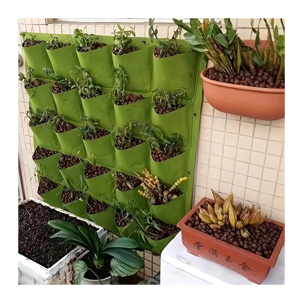 Vertikaler Pflanzbeutel in Grün zur Wandmontage für Gartenbau und Gemüseanbau - Bild 2