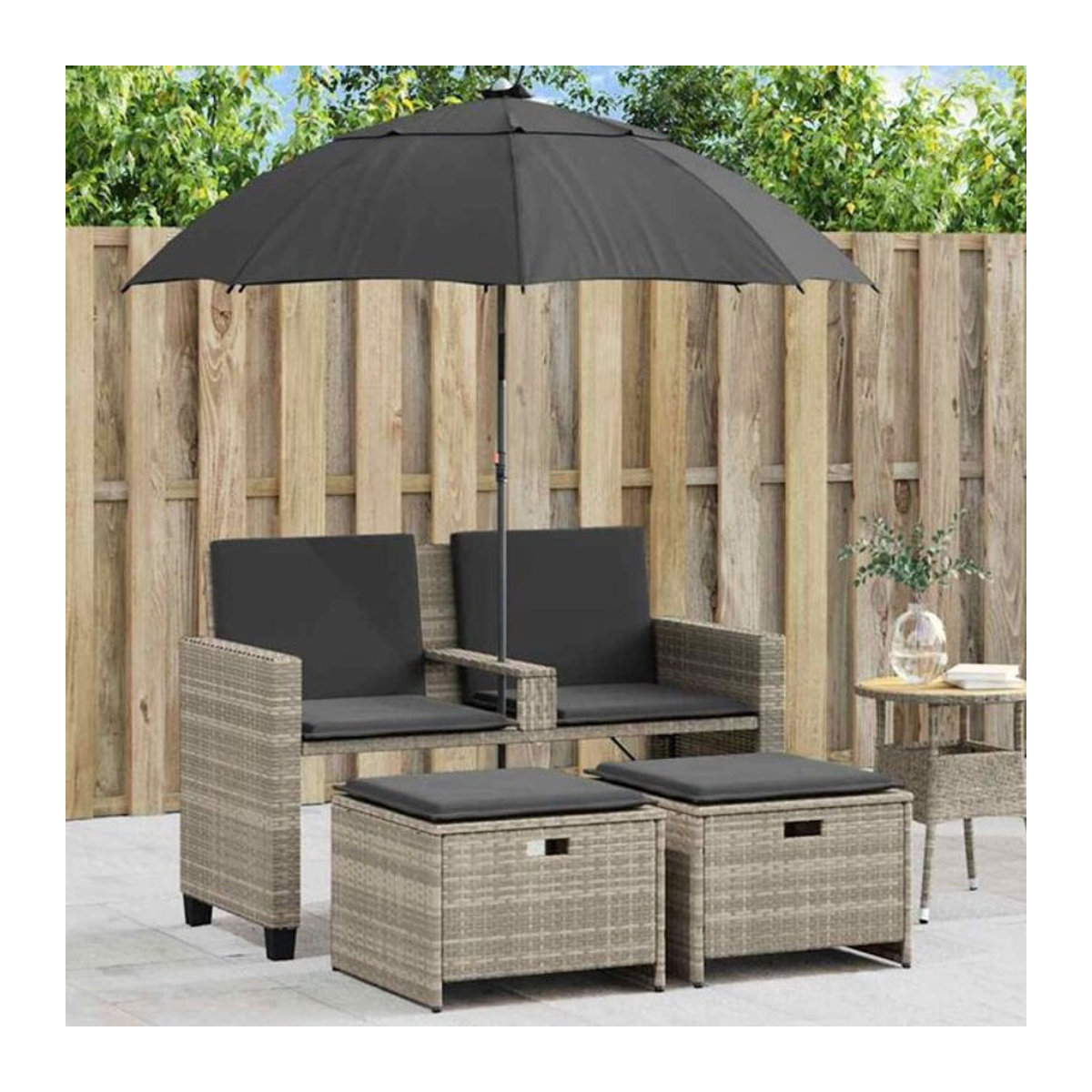 Vidaxl Gartensofa 2-Sitzer Set mit Sonnenschirm und Hocker aus Polyrattan in Hellgrau - Bild 1
