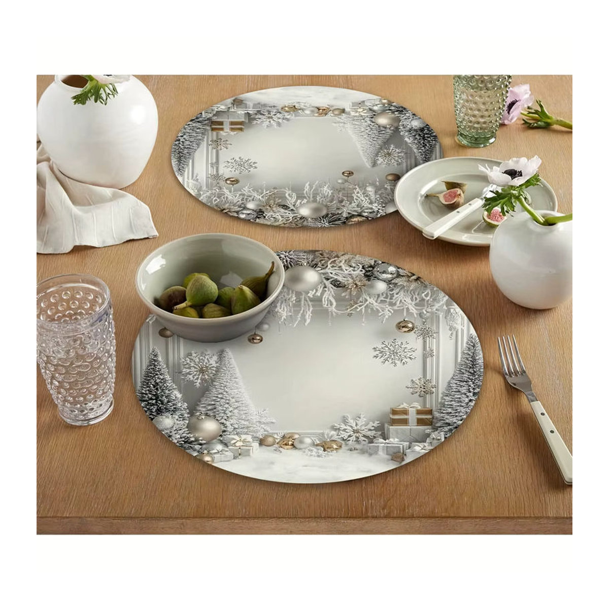 VIKAMA 4er Set Weihnachts Tischsets aus Textil in Gold und Weiß mit floralem Design - Bild 2