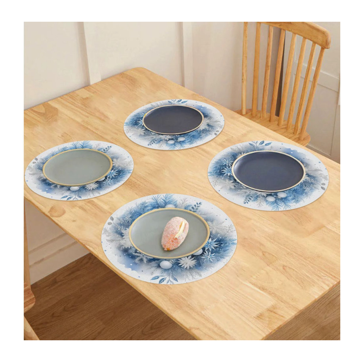 VIKAMA 4er-Set Weihnachts-Tischsets mit Schneeflocken- und Stechpalmen-Design in Rot und Blau - Bild 4