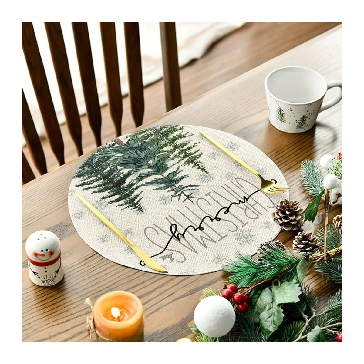 VIKAMA 4er Set Weihnachtsmattenset Beige mit Schneeflocken und Kiefernzweigen für Esstisch und Restaurant Dekoration - Bild 2