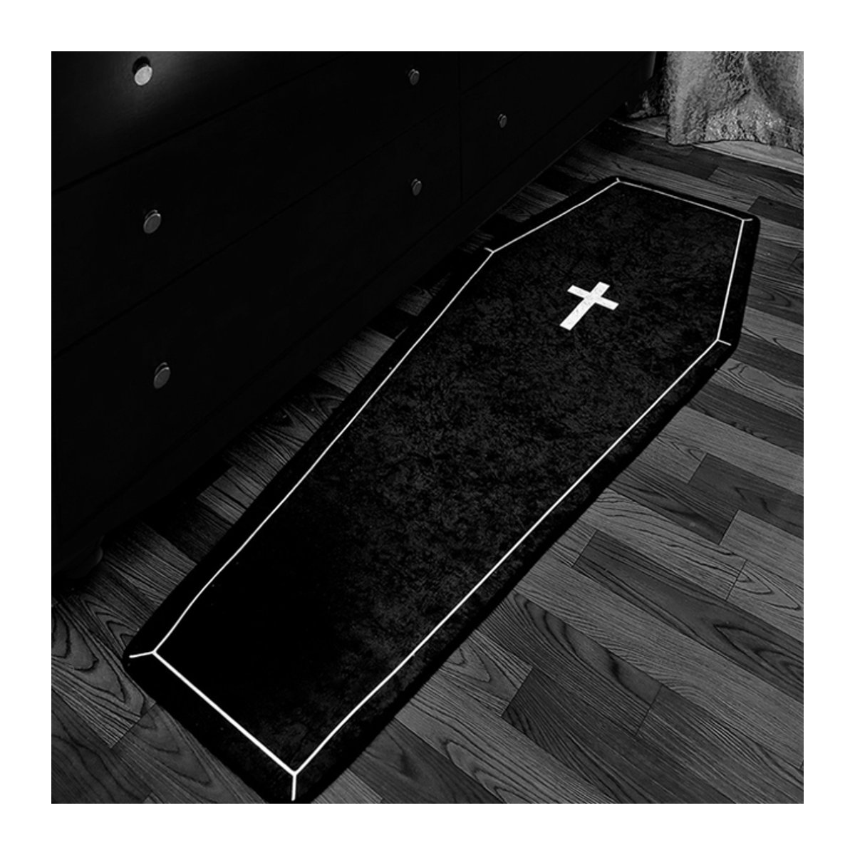 VIKAMA Gothic Halloween Teppich mit weißem Kreuz in Schwarz und Weiß als dekorative Bodenmatte für Wohnzimmer und Schlafzimmer - Bild 1