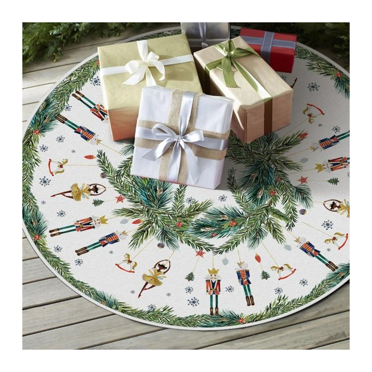 VIKAMA Nussknacker Weihnachtsbaumrock Ausgabe 2025, weiß, rund, geometrisches Textildesign für deine Weihnachtsdekoration im Innen- und Außenbereich - Bild 1