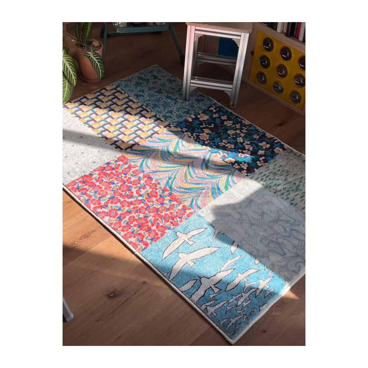 VIKAMA Retro-Teppich mehrfarbig als rutschfeste Bodenmatte für dein Wohnzimmer oder Schlafzimmer - Bild 3