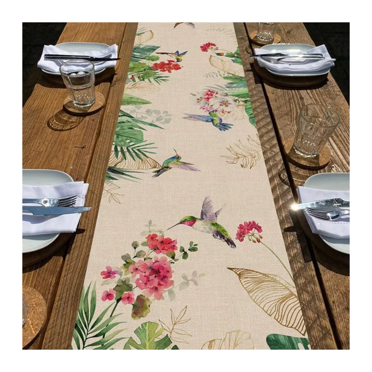 VIKAMA Tischläufer aus Leinen in Beige mit tropischem Kolibri- und Palmblatt-Druck für dein Boho-Farmhouse-Design - Bild 1