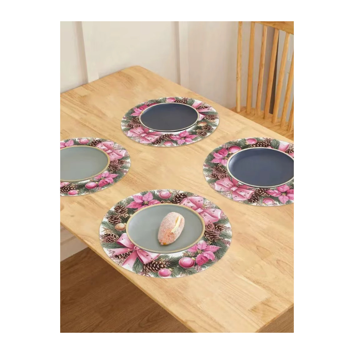 VIKAMA Weihnachts-Tischset mit Blumenkranz und roten Tannenzapfen, waschbar und hitzebeständig, mehrfarbig - Bild 4
