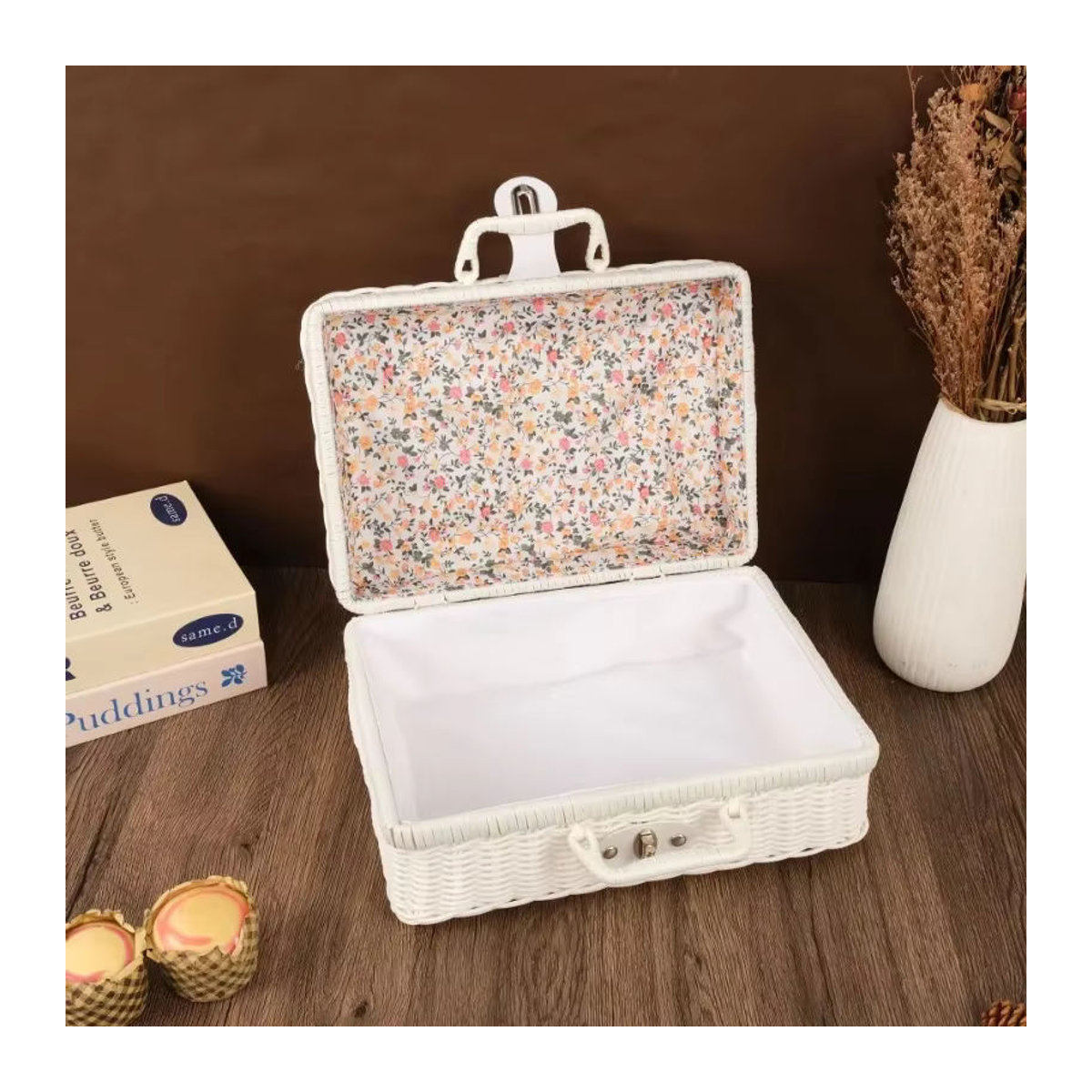 Vintage Aufbewahrungsbox aus Rattan und Kunststoff mit Deckel in Rosa oder Weiß mit floralem Design und rechteckiger Form - Bild 2