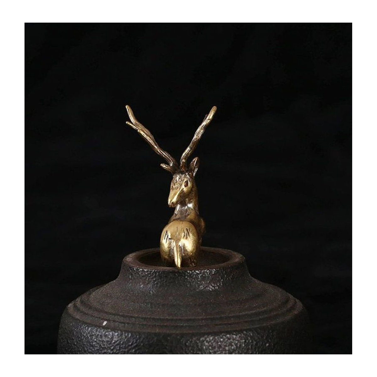 Vintage Elch Miniatur Figur aus Messing in Gold als Weihnachts Dekoration und Desktop Ornament - Bild 1