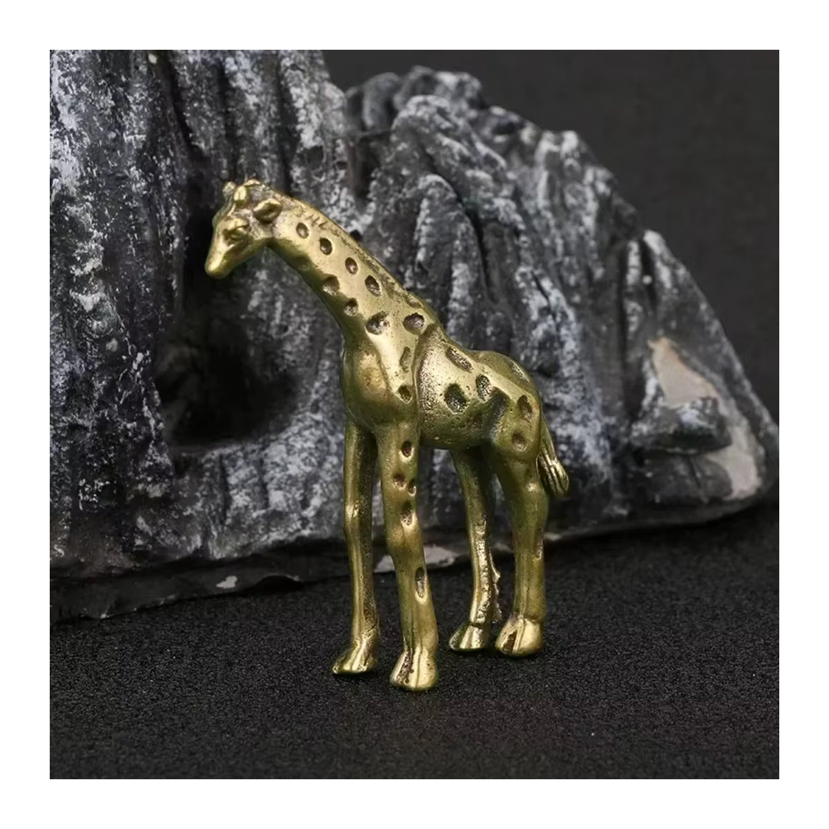 Vintage Giraffe Ornament aus Messing in Gold als Desktop-Dekoration und Miniatur-Statue - Bild 2