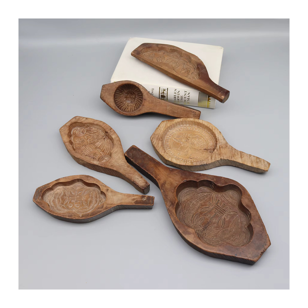 Vintage Mond Kuchenform aus Holz von Eastern Tide in Braun mit floralem Design - Bild 2