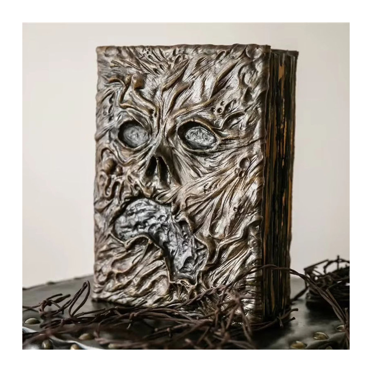 Vintage Necronomicon Dark Magic Summoning-Buch aus Kunstleder und Kunstharz in Braun - Bild 2