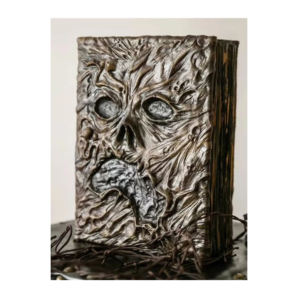 Vintage Necronomicon Dark Magic Summoning-Buch aus Kunstleder und Kunstharz in Braun - Bild 5