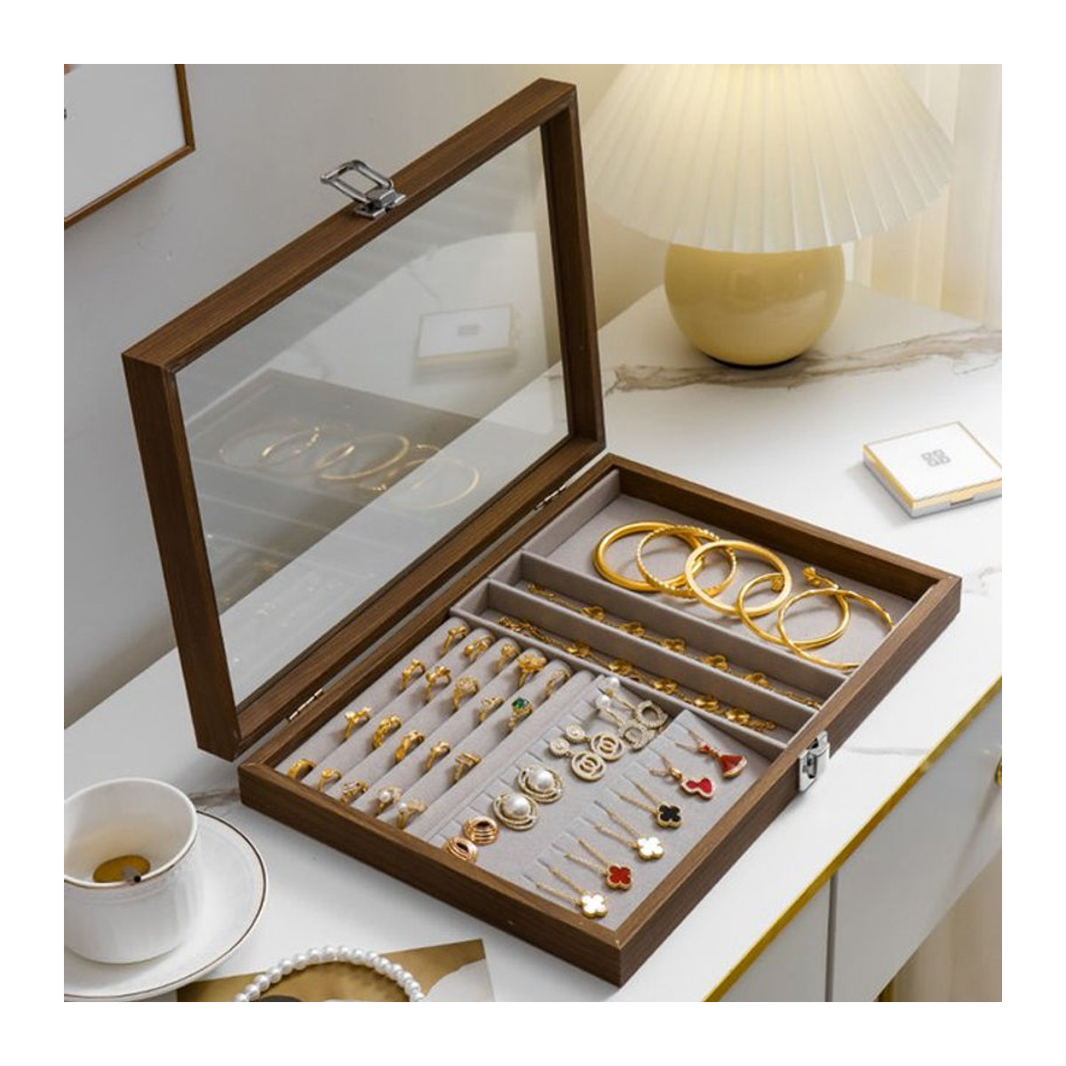 Vintage Schmuckbox aus Holz in Braun oder Beige als staubdichte Vitrine für Ringe, Halsketten, Ohrringe und Armbänder - Bild 1
