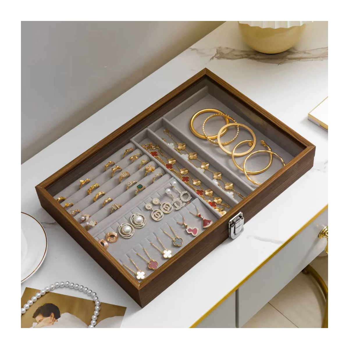 Vintage Schmuckbox aus Holz in Braun oder Beige als staubdichte Vitrine für Ringe, Halsketten, Ohrringe und Armbänder - Bild 5